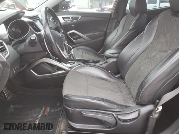 ✅ 2013 Hyundai Veloster w/Black Int • VIN: KMHTC6AD2DU173571 • Lot: 44733035. Wystawiony na Copart z przebiegiem 146 397 mil. Bezpłatny archiwum sprzedaży aukcyjnych z USA i szczegółowy raport historii pojazdu na DreamBid. Zdjęcie 7.