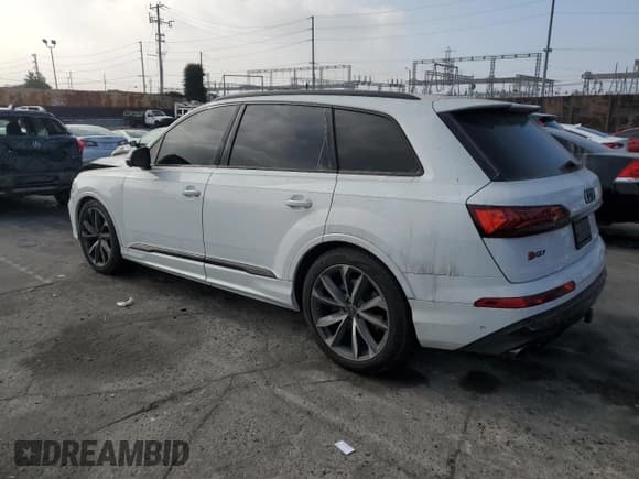 ✅ 2024 Audi SQ7 Premium Plus • VIN: WA1AWBF7XRD003197 • Lot: 86515734. Listed on Copart with 5,842 mi. Free auction sales archive from the USA and detailed vehicle history report at DreamBid. Image 2.