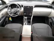 ✅ 2022 Hyundai Tucson SE • VIN: 5NMJACAE3NH020585 • Lot: 62921983. Wystawiony na Copart z przebiegiem 25 903 mil. Bezpłatny archiwum sprzedaży aukcyjnych z USA i szczegółowy raport historii pojazdu na DreamBid. Zdjęcie 8.