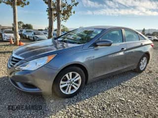 2013 Hyundai Sonata GLS z VIN 5NPEB4AC7DH734904, wystawiony jako Copart lot #89723885 z przebiegiem 134 550 mil mil oraz Szkoda całkowita • Salvage title. Historia ofert i sprzedaży dostępna na DreamBid. Obrazek 1.