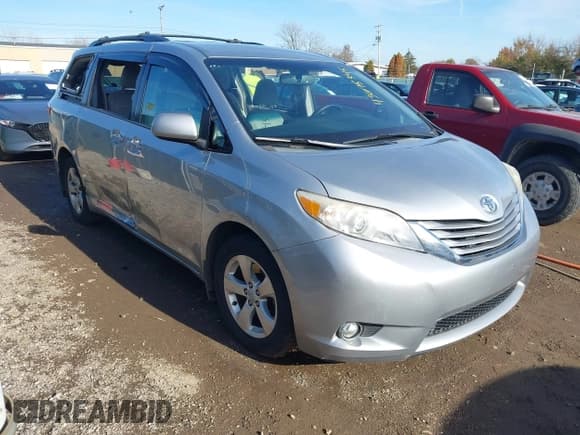 ✅ 2015 Toyota Sienna LE • VIN: 5TDKK3DCXFS612155 • Lot: 43695345. Listed on IAAI with 127,682 mi. Free auction sales archive from the USA and detailed vehicle history report at DreamBid. Image 1.