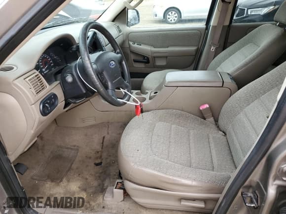 ✅ 2002 Ford Explorer XLS • VIN: 1FMZU62E92UC58466 • Lot: 79132314. Wystawiony na Copart z przebiegiem 975 365 mil. Bezpłatny archiwum sprzedaży aukcyjnych z USA i szczegółowy raport historii pojazdu na DreamBid. Zdjęcie 7.