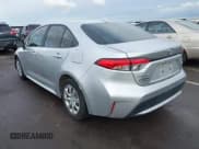 ✅ 2020 Toyota Corolla LE • VIN: JTDEPRAE6LJ031008 • Лот: 43727470. Опубликован ранее на IAAI с пробегом 121 245 миль. Бесплатный доступ к архиву аукционных продаж из США и подробный отчёт об истории автомобиля на DreamBid. Изображение 3.