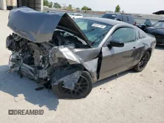2014 Ford Mustang V6 с VIN 1ZVBP8AM8E5266104, выставлен на аукционе Copart как лот 68187795 с пробегом Не указан миль и Списание • Salvage title. История ставок и продаж доступна на DreamBid. Изображение 1.