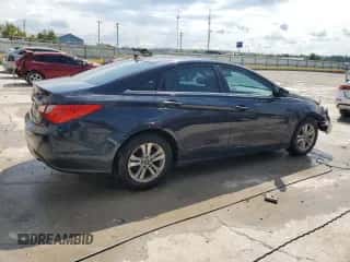 2013 Hyundai Sonata GLS z VIN 5NPEB4AC6DH557424, wystawiony jako Copart lot #71100365 z przebiegiem 157 502 mil mil oraz Nie do naprawy • Non repairable. Historia ofert i sprzedaży dostępna na DreamBid. Obrazek 3.