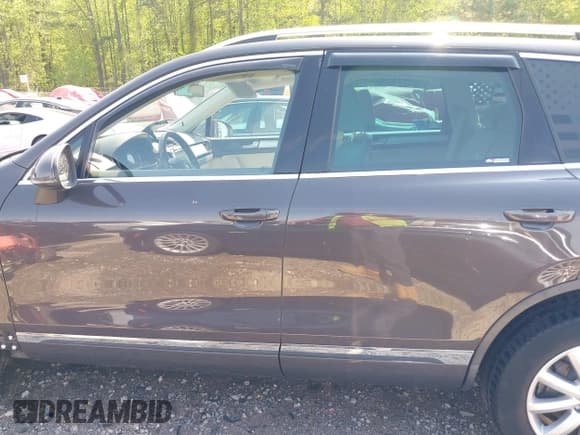 ✅ 2012 Volkswagen Touareg Sport • VIN: WVGEF9BPXCD011020 • Lot: 42000763. Wystawiony na IAAI z przebiegiem 143 470 mil. Bezpłatny archiwum sprzedaży aukcyjnych z USA i szczegółowy raport historii pojazdu na DreamBid. Zdjęcie 15.