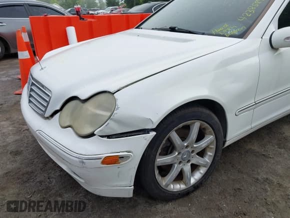 ✅ 2003 Mercedes-Benz C 320 • VIN: WDBRF84J43F414101 • Lot: 42385841. Wystawiony na IAAI z przebiegiem Nie podano. Bezpłatny archiwum sprzedaży aukcyjnych z USA i szczegółowy raport historii pojazdu na DreamBid. Zdjęcie 6.
