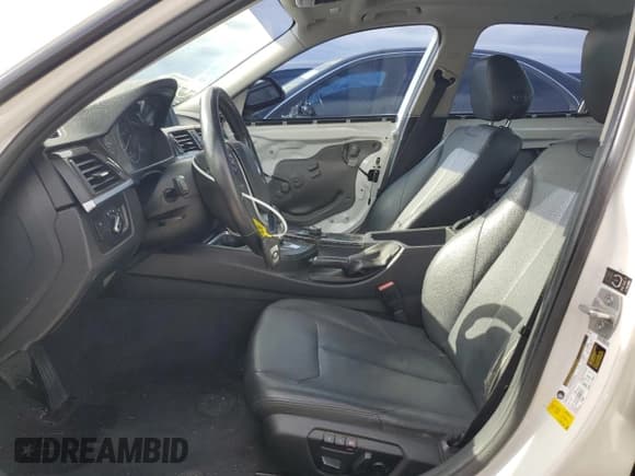 ✅ 2015 BMW 3 Series 328i • VIN: WBA3A5G57FNS87841 • Lot: 85920085. Wystawiony na Copart z przebiegiem 128 246 mil. Bezpłatny archiwum sprzedaży aukcyjnych z USA i szczegółowy raport historii pojazdu na DreamBid. Zdjęcie 7.