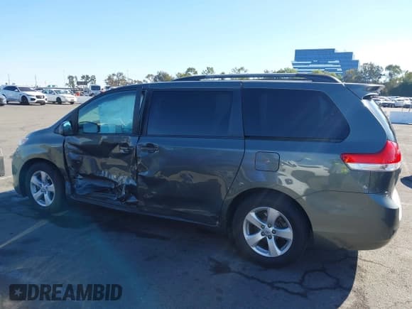 ✅ 2014 Toyota Sienna LE • VIN: 5TDKK3DC5ES458775 • Lot: 43588211. Listed on IAAI with 72,262 mi. Free auction sales archive from the USA and detailed vehicle history report at DreamBid. Image 14.
