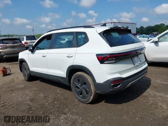 ✅ 2025 Volkswagen Taos S • VIN: 3VV5C7B28SM015576 • Lot: 42351620. Wystawiony na IAAI z przebiegiem 3 712 mil. Bezpłatny archiwum sprzedaży aukcyjnych z USA i szczegółowy raport historii pojazdu na DreamBid. Zdjęcie 3.