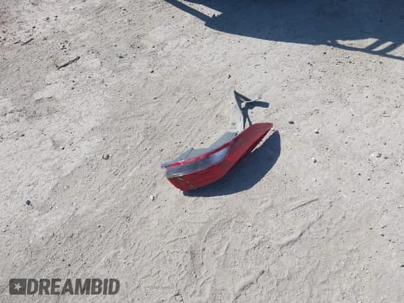 ✅ 2017 Hyundai Elantra Value Edition • VIN: 5NPD84LF5HH042051 • Lot: 43109961. Listed on IAAI with 184,574 mi. Free auction sales archive from the USA and detailed vehicle history report at DreamBid. Image 12.