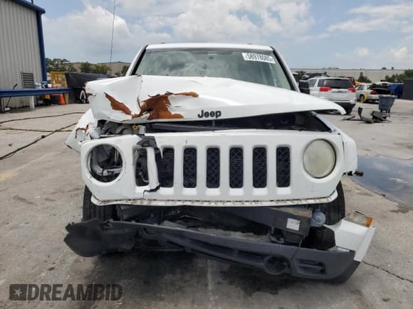✅ 2014 Jeep Patriot Sport • VIN: 1C4NJPBA8ED888921 • Lot: 58978085. Wystawiony na Copart z przebiegiem 158 698 mil. Bezpłatny archiwum sprzedaży aukcyjnych z USA i szczegółowy raport historii pojazdu na DreamBid. Zdjęcie 5.