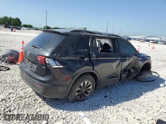 ✅ 2018 Volkswagen Tiguan S • VIN: 3VV1B7AX6JM147216 • Lot: 52449345. Listed on Copart with Not provided. Free auction sales archive from the USA and detailed vehicle history report at DreamBid. Image 3.