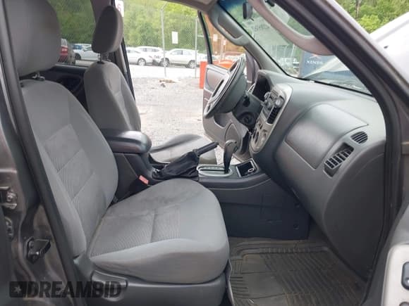 ✅ 2006 Ford Escape XLT • VIN: 1FMYU93196KA96476 • Lot: 42205362. Listed on IAAI with 272,296 mi. Free auction sales archive from the USA and detailed vehicle history report at DreamBid. Image 5.