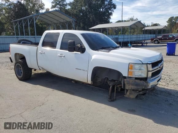 ✅ 2007 Chevrolet Silverado 2500HD LTZ • VIN: 1GCHK23697F567551 • Lot: 91667565. Wystawiony na Copart z przebiegiem 145 983 mil. Bezpłatny archiwum sprzedaży aukcyjnych z USA i szczegółowy raport historii pojazdu na DreamBid. Zdjęcie 4.