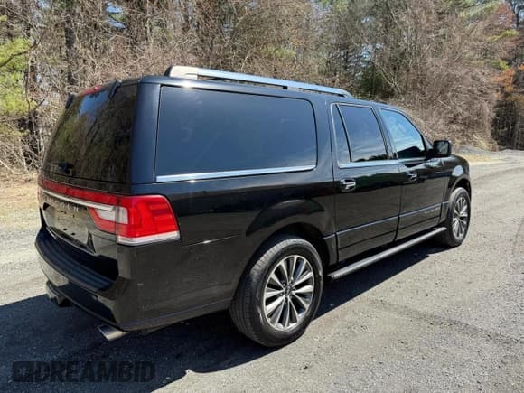 ✅ 2017 Lincoln Navigator Select • VIN: 5LMJJ3JT3HEL09741 • Лот: 53342935. Опубликован ранее на Copart с пробегом 239 777 миль. Бесплатный доступ к архиву аукционных продаж из США и подробный отчёт об истории автомобиля на DreamBid. Изображение 4.