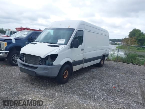 ✅ 2012 Mercedes-Benz Sprinter Cargo • VIN: WD3PE8CB5C5710802 • Lot: 42873916. Wystawiony na IAAI z przebiegiem 304 265 mil. Bezpłatny archiwum sprzedaży aukcyjnych z USA i szczegółowy raport historii pojazdu na DreamBid. Zdjęcie 17.
