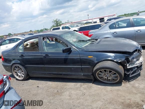 ✅ 2004 BMW 3 Series 325i • VIN: WBAET37484NJ95990 • Lot: 42779657. Listed on IAAI with 188,022 mi. Free auction sales archive from the USA and detailed vehicle history report at DreamBid. Image 13.