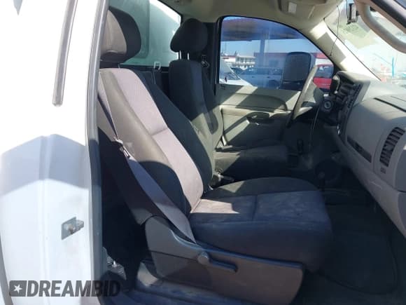 ✅ 2010 Chevrolet Silverado 2500HD • VIN: 1GB3KVBK5AF153253 • Lot: 42129825. Wystawiony na IAAI z przebiegiem 302 599 mil. Bezpłatny archiwum sprzedaży aukcyjnych z USA i szczegółowy raport historii pojazdu na DreamBid. Zdjęcie 8.