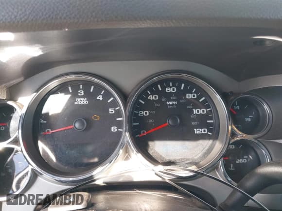 ✅ 2008 Chevrolet Silverado 2500HD 1LT • VIN: 1GCHK29K98E181238 • Lot: 41468155. Wystawiony na IAAI z przebiegiem 218 406 mil. Bezpłatny archiwum sprzedaży aukcyjnych z USA i szczegółowy raport historii pojazdu na DreamBid. Zdjęcie 7.