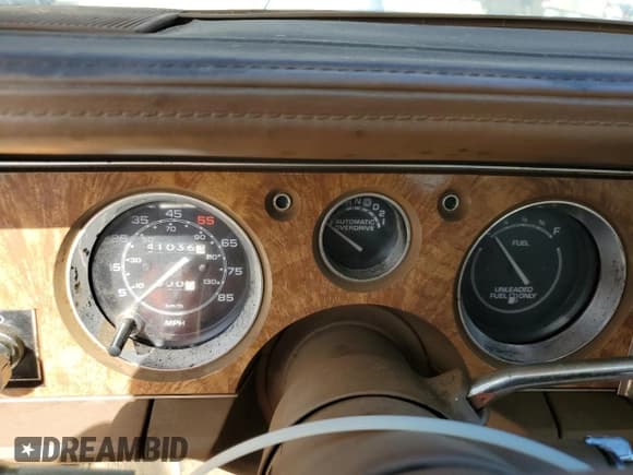 ✅ 1985 Buick LeSabre • VIN: 1G4BP69YXFX414091 • Lot: 85607044. Wystawiony na Copart z przebiegiem 41 036 mil. Bezpłatny archiwum sprzedaży aukcyjnych z USA i szczegółowy raport historii pojazdu na DreamBid. Zdjęcie 9.