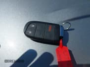 ✅ 2023 Jeep Compass Altitude • VIN: 3C4NJDBN4PT520475 • Lot: 40336055. Wystawiony na IAAI z przebiegiem 17 526 mil. Bezpłatny archiwum sprzedaży aukcyjnych z USA i szczegółowy raport historii pojazdu na DreamBid. Zdjęcie 11.