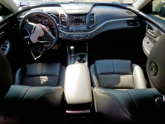 2018 Chevrolet Impala LT z VIN 2G1105S3XJ9110286, wystawiony jako Copart lot #91125925 z przebiegiem 231 277 mil mil oraz Czysty tytuł • Clean title. Historia ofert i sprzedaży dostępna na DreamBid. Obrazek 8.