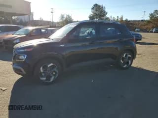 ✅ 2024 Hyundai Venue SEL • VIN: KMHRC8A30RU324685 • Lot: 82429144. Wystawiony na Copart z przebiegiem 6 745 mil. Bezpłatny archiwum sprzedaży aukcyjnych z USA i szczegółowy raport historii pojazdu na DreamBid. Zdjęcie 1.