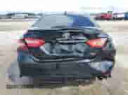 2019 Toyota Camry LE z VIN 4T1B11HK7KU772276, wystawiony jako Copart lot #85113915 z przebiegiem 85 306 mil mil oraz Szkoda całkowita • Salvage title. Historia ofert i sprzedaży dostępna na DreamBid. Obrazek 6.