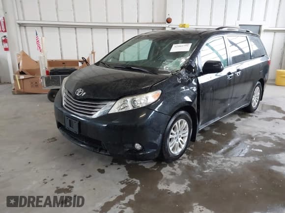 ✅ 2017 Toyota Sienna XLE Auto Access Seat • VIN: 5TDYZ3DCXHS812364 • Lot: 42902791. Listed on IAAI with 153,979 mi. Free auction sales archive from the USA and detailed vehicle history report at DreamBid. Image 2.