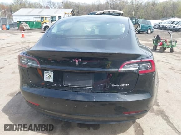 ✅ 2022 Tesla Model 3 Long Range • VIN: 5YJ3E1EB6NF109067 • Lot: 41948791. Wystawiony na IAAI z przebiegiem 28 603 mil. Bezpłatny archiwum sprzedaży aukcyjnych z USA i szczegółowy raport historii pojazdu na DreamBid. Zdjęcie 17.