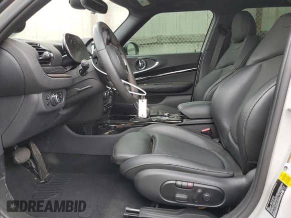 ✅ 2021 MINI Clubman Cooper S • VIN: WMWLV7C06M2P35513 • Lot: 65649685. Listed on Copart with 28,132 mi. Free auction sales archive from the USA and detailed vehicle history report at DreamBid. Image 7.