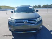 ✅ 2013 Toyota Highlander SE • VIN: 5TDZK3EH9DS103583 • Лот: 43472460. Опубликован ранее на IAAI с пробегом 105 782 миль. Бесплатный доступ к архиву аукционных продаж из США и подробный отчёт об истории автомобиля на DreamBid. Изображение 13.