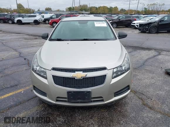 2013 Chevrolet Cruze LS z VIN 1G1PA5SH5D7194283, wystawiony jako IAAI lot #43503568 z przebiegiem 88 253 mil mil oraz . Historia ofert i sprzedaży dostępna na DreamBid. Obrazek 13.