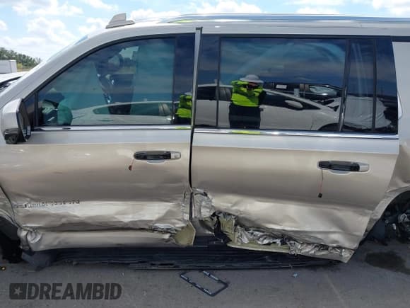 ✅ 2024 Chevrolet Suburban LT • VIN: 1GNSCCKD6RR313961 • Лот: 43399768. Опубликован ранее на IAAI с пробегом 28 530 миль. Бесплатный доступ к архиву аукционных продаж из США и подробный отчёт об истории автомобиля на DreamBid. Изображение 14.