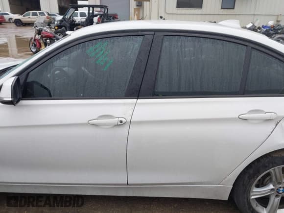 ✅ 2015 BMW 3 Series 320i xDrive • VIN: WBA3C3G57FNS76000 • Lot: 41569657. Wystawiony na IAAI z przebiegiem 155 007 mil. Bezpłatny archiwum sprzedaży aukcyjnych z USA i szczegółowy raport historii pojazdu na DreamBid. Zdjęcie 14.