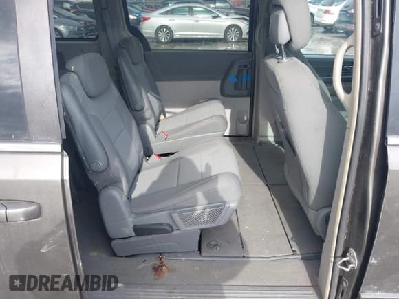 ✅ 2010 Chrysler Town & Country LX • VIN: 2A4RR2D16AR387179 • Lot: 41410509. Wystawiony na IAAI z przebiegiem 209 506 mil. Bezpłatny archiwum sprzedaży aukcyjnych z USA i szczegółowy raport historii pojazdu na DreamBid. Zdjęcie 8.