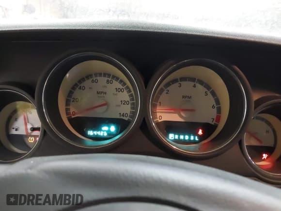 ✅ 2009 Dodge Challenger SE • VIN: 2B3LJ44V99H589549 • Lot: 41203238. Wystawiony na IAAI z przebiegiem 164 425 mil. Bezpłatny archiwum sprzedaży aukcyjnych z USA i szczegółowy raport historii pojazdu na DreamBid. Zdjęcie 7.