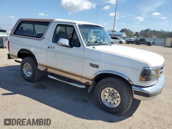 ✅ 1996 Ford Bronco XL • VIN: 1FMEU15N3TLB21558 • Lot: 45960715. Listed on Copart with 157,276 mi. Free auction sales archive from the USA and detailed vehicle history report at DreamBid. Image 4.