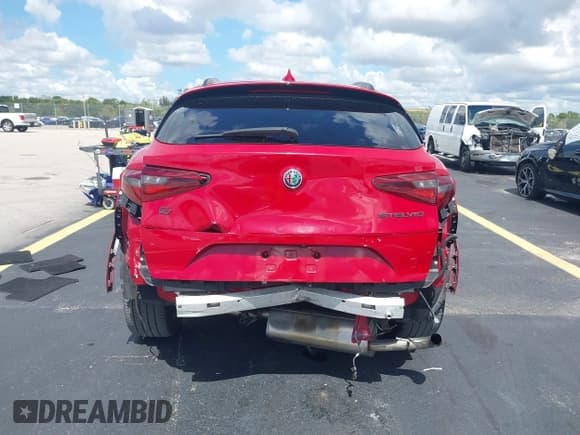 ✅ 2020 Alfa Romeo Stelvio Ti • VIN: ZASPAKBN1L7C86816 • Lot: 42572610. Listed on IAAI with 30,396 mi. Free auction sales archive from the USA and detailed vehicle history report at DreamBid. Image 6.