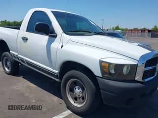 2008 Dodge 1500 ST z VIN 1D7HA16K48J202754, wystawiony jako IAAI lot #43008696 z przebiegiem 85 083 mil mil oraz . Historia ofert i sprzedaży dostępna na DreamBid. Obrazek 1.