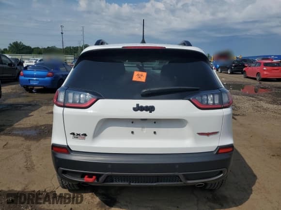 ✅ 2023 Jeep Cherokee Trailhawk • VIN: 1C4PJMBN0PD106916 • Lot: 61921595. Wystawiony na Copart z przebiegiem 16 768 mil. Bezpłatny archiwum sprzedaży aukcyjnych z USA i szczegółowy raport historii pojazdu na DreamBid. Zdjęcie 6.