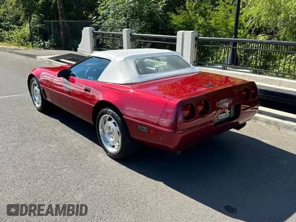 1995 Chevrolet Corvette with VIN 1G1YY32P9S5114214, listed as a Copart auction lot 88994775 with 7,924 mi miles and Salvage title. Bid and sale history available at DreamBid. Image 3.