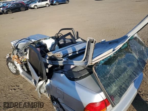 ✅ 1998 Honda Civic DX • VIN: 2HGEJ6625WH535233 • Lot: 84478615. Listed on Copart with 185,587 mi. Free auction sales archive from the USA and detailed vehicle history report at DreamBid. Image 12.