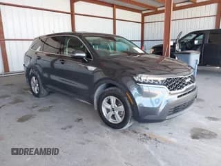 ✅ 2023 Kia Sorento LX • VIN: 5XYRG4LCXPG209461 • Лот: 42691187. Опубликован ранее на IAAI с пробегом 23 821 миль. Бесплатный доступ к архиву аукционных продаж из США и подробный отчёт об истории автомобиля на DreamBid. Изображение 1.