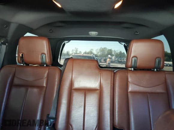 ✅ 2011 Ford Expedition XLT • VIN: 1FMJU1J51BEF06544 • Lot: 85472625. Wystawiony na Copart z przebiegiem 169 632 mil. Bezpłatny archiwum sprzedaży aukcyjnych z USA i szczegółowy raport historii pojazdu na DreamBid. Zdjęcie 10.