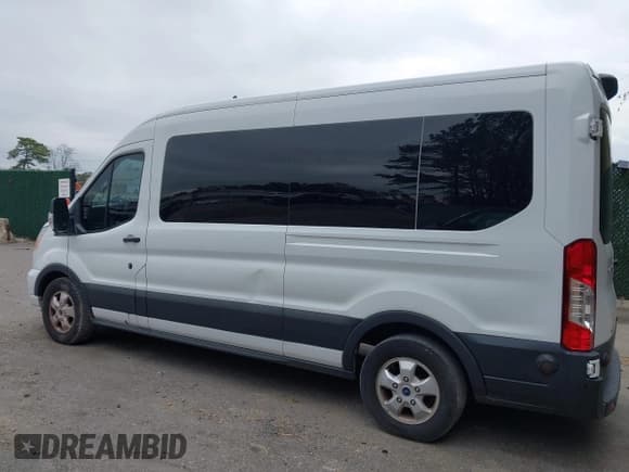 ✅ 2020 Ford Transit XLT • VIN: 1FBAX2CG9LKA54558 • Lot: 43695256. Wystawiony na IAAI z przebiegiem 53 652 mil. Bezpłatny archiwum sprzedaży aukcyjnych z USA i szczegółowy raport historii pojazdu na DreamBid. Zdjęcie 14.