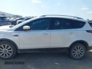 ✅ 2017 Ford Escape Titanium • VIN: 1FMCU0JD0HUA13334 • Lot: 43190777. Wystawiony na IAAI z przebiegiem 110 072 mil. Bezpłatny archiwum sprzedaży aukcyjnych z USA i szczegółowy raport historii pojazdu na DreamBid. Zdjęcie 14.