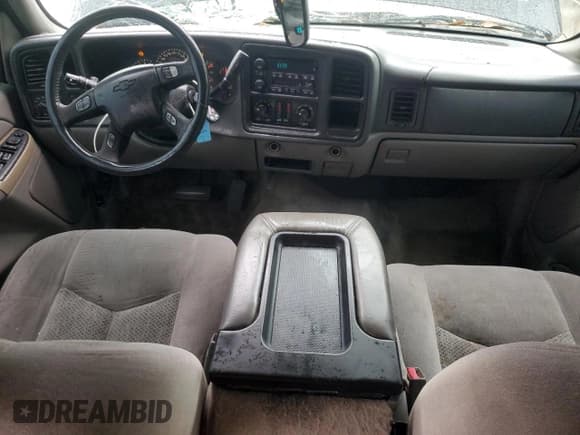 ✅ 2005 Chevrolet Suburban LT • VIN: 3GNEC16Z45G148753 • Lot: 80746374. Wystawiony na Copart z przebiegiem 288 810 mil. Bezpłatny archiwum sprzedaży aukcyjnych z USA i szczegółowy raport historii pojazdu na DreamBid. Zdjęcie 8.