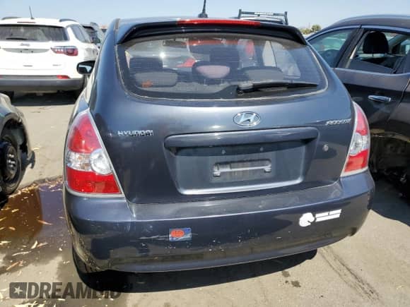 2010 Hyundai Accent GS z VIN KMHCM3AC2AU163024, wystawiony jako Copart lot #62352714 z przebiegiem 84 946 mil mil oraz Szkoda całkowita • Salvage title. Historia ofert i sprzedaży dostępna na DreamBid. Obrazek 6.